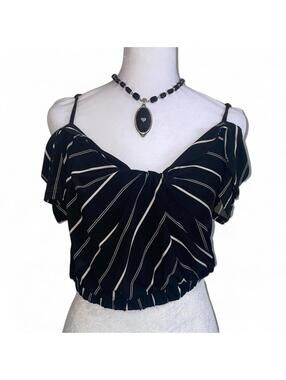🖤Black & white striped crop top with ruffle details